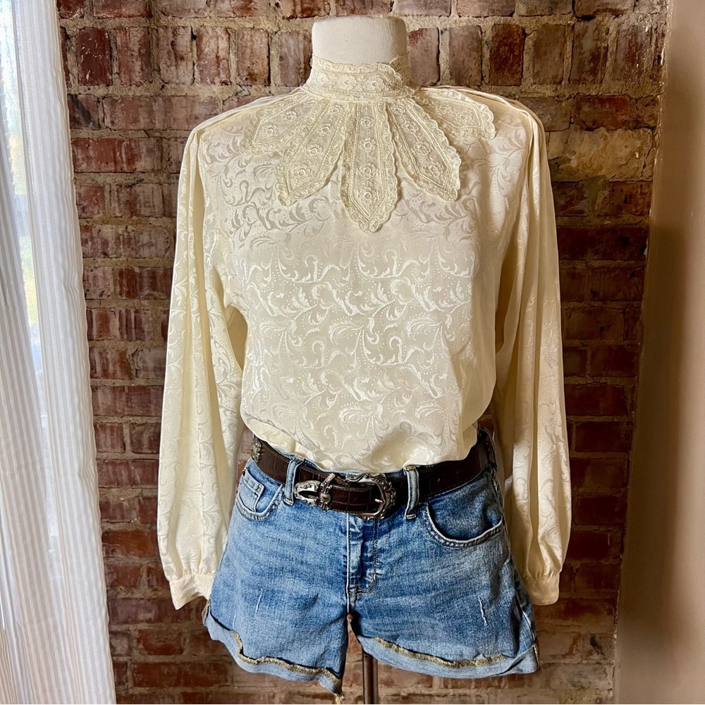 Vintage Cream Lace Mock-Neck Blouse -Size 8 -TP52